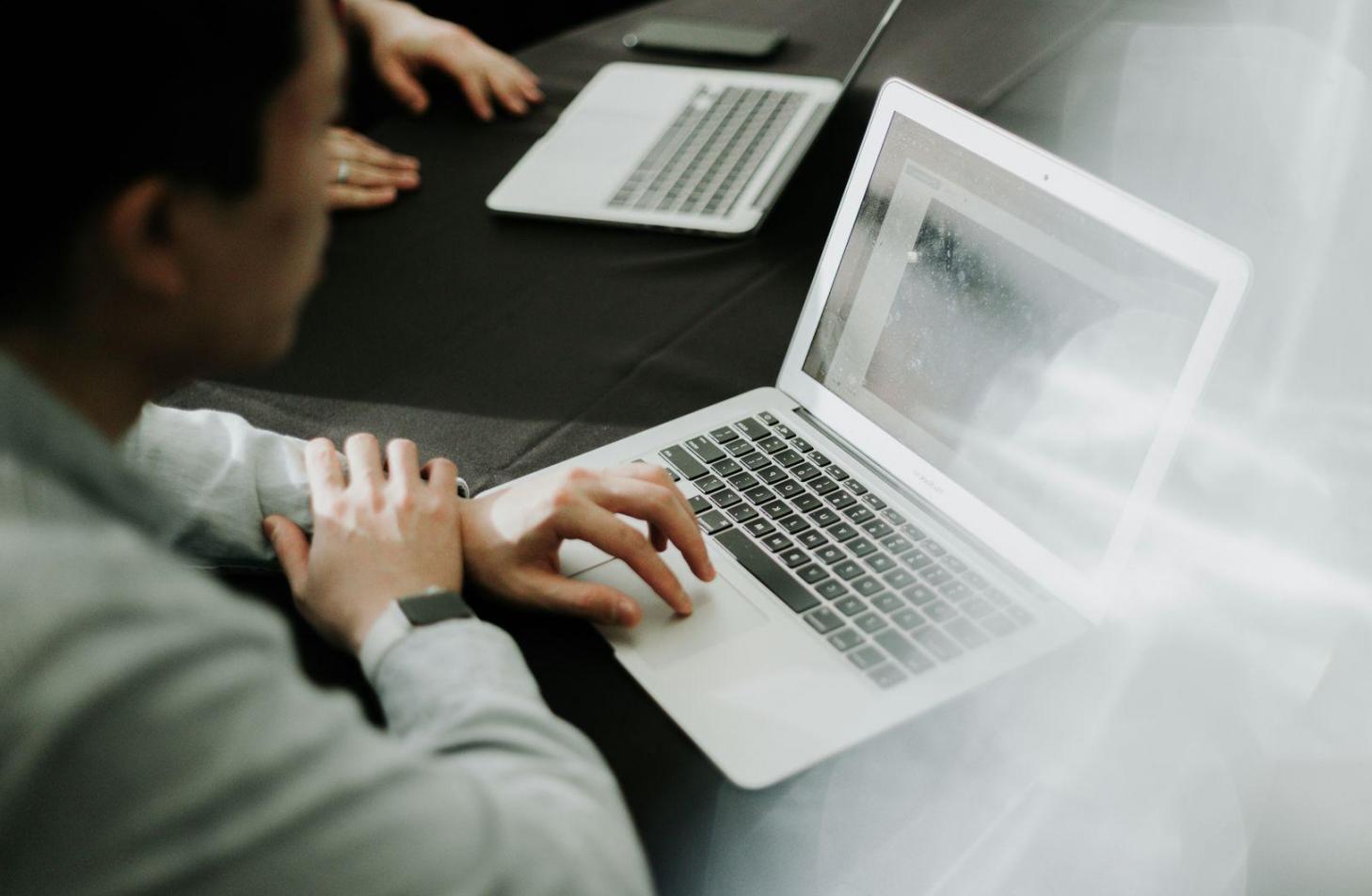 Suasana pembelajaran analisis pasar saham di Guidanxx