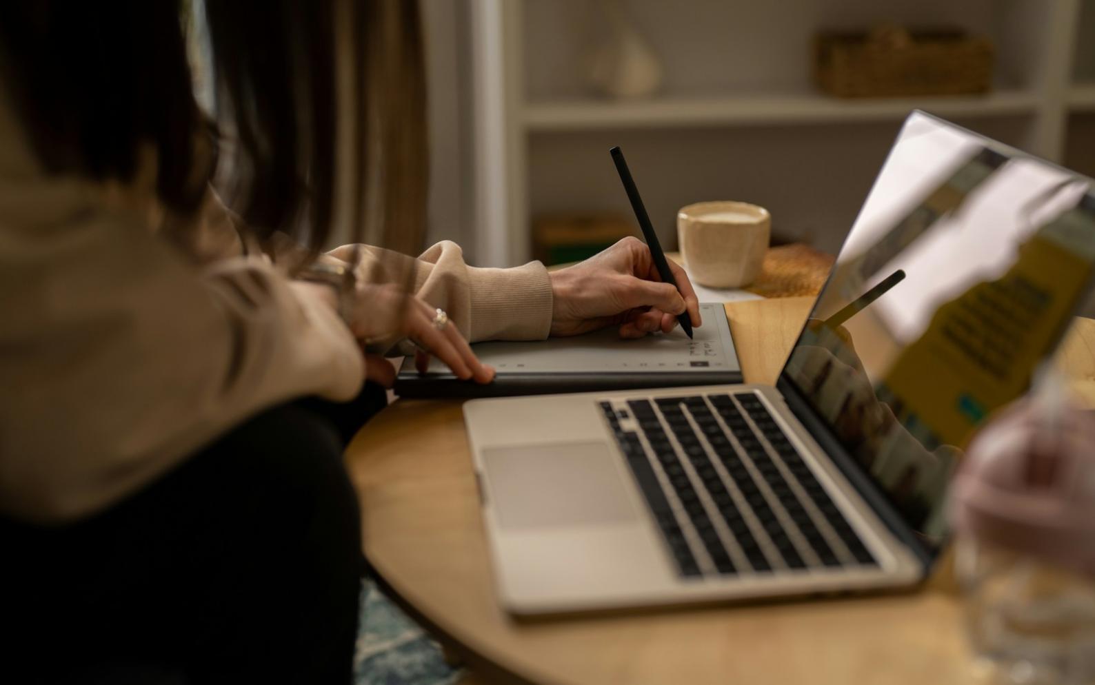 Peserta Guidanxx melakukan analisis pasar bersama mentor